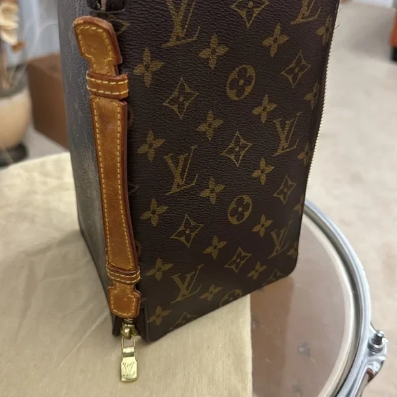 LV Authentic passport wallet - Picture 3 of 6